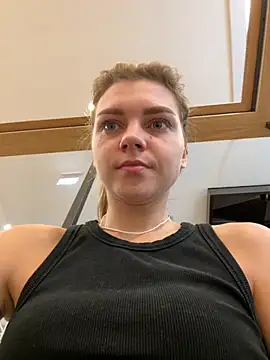 Snapshot of ValenciaShock chatting on 09.17.25 ValenciaShock online show from 09.17.25