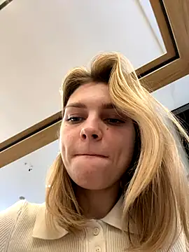 Snapshot of ValenciaShock chatting on 09.19.25 ValenciaShock online show from 09.19.25