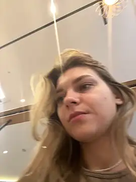 Snapshot of ValenciaShock chatting on 09.22.25 ValenciaShock online show from 09.22.25