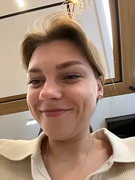 Snapshot of ValenciaShock chatting on 09.24.25 ValenciaShock online show from 09.24.25