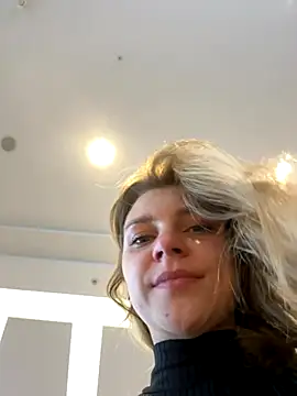 Snapshot of ValenciaShock chatting on 09.28.25 ValenciaShock online show from 09.28.25