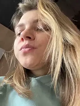 Snapshot of ValenciaShock chatting on 10.01.25 ValenciaShock online show from 10.01.25