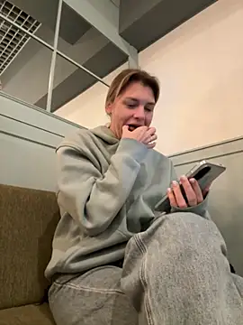 Snapshot of ValenciaShock chatting on 10.02.25 ValenciaShock online show from 10.02.25