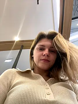 Snapshot of ValenciaShock chatting on 10.06.25 ValenciaShock online show from 10.06.25