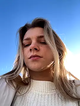 Snapshot of ValenciaShock chatting on 10.08.25 ValenciaShock online show from 10.08.25