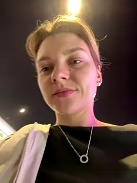 Snapshot of ValenciaShock chatting on 10.10.25 ValenciaShock online show from 10.10.25