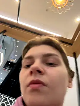 Snapshot of ValenciaShock chatting on 10.12.25 ValenciaShock online show from 10.12.25