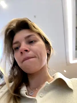 Snapshot of ValenciaShock chatting on 10.15.25 ValenciaShock online show from 10.15.25