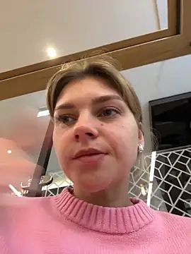 Snapshot of ValenciaShock chatting on 10.16.25 ValenciaShock online show from 10.16.25