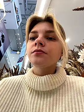 Snapshot of ValenciaShock chatting on 10.20.25 ValenciaShock online show from 10.20.25