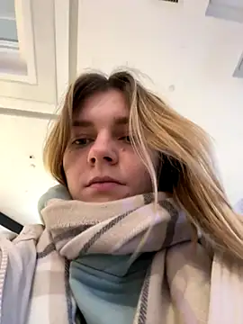 Snapshot of ValenciaShock chatting on 10.25.25 ValenciaShock online show from 10.25.25