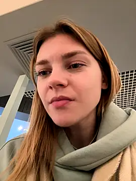 Snapshot of ValenciaShock chatting on 10.31.25 ValenciaShock online show from 10.31.25