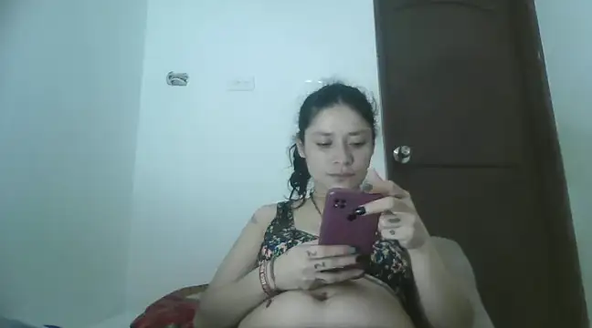 Snapshot of TamaraNauthy chatting on 01.09.25 TamaraNauthy online show from 01.09.25