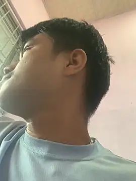 Snapshot of Hullax chatting on 10.30.25 Hullax online show from 10.30.25