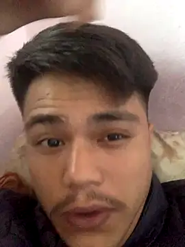 Snapshot of Hullax chatting on 11.03.25 Hullax online show from 11.03.25