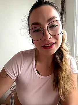 Snapshot of TalullaX chatting on 10.09.25 TalullaX online show from 10.09.25