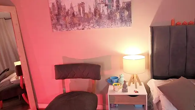 MiaFranklyn online show from 10.29.25