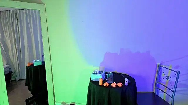 MiaFranklyn online show from 10.31.25