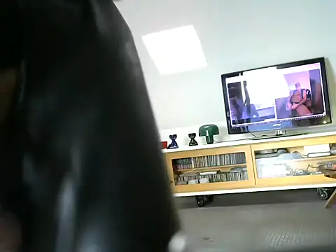 rodrigotof2000 online show from 12.16.25