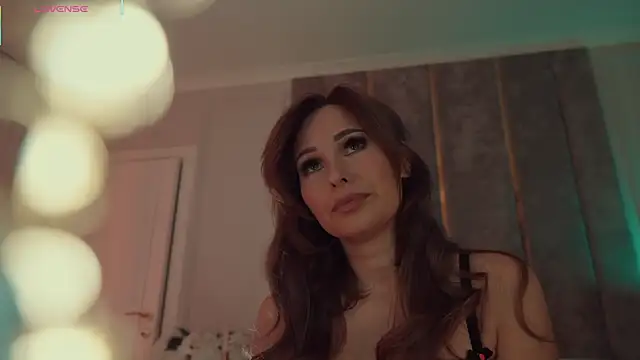 Snapshot of MilaDYstarlight chatting on 10.03.25 MilaDYstarlight online show from 10.03.25