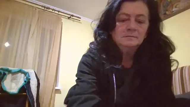 Snapshot of GypsiQueen2 chatting on 12.13.25 GypsiQueen2 online show from 12.13.25