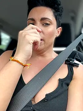 Snapshot of LukeLouHarvey chatting on 10.17.25 LukeLouHarvey online show from 10.17.25