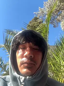 Snapshot of juniiorre chatting on 10.28.25 juniiorre online show from 10.28.25