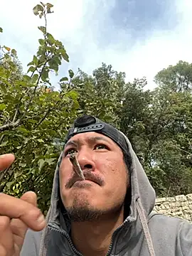 Snapshot of juniiorre chatting on 11.14.25 juniiorre online show from 11.14.25