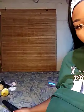 Snapshot of Aaaliyah445 chatting on 10.19.25 Aaaliyah445 online show from 10.19.25