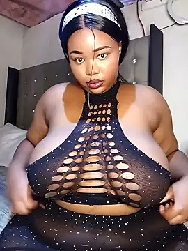 Snapshot of Aaaliyah445 chatting on 10.21.25 Aaaliyah445 online show from 10.21.25