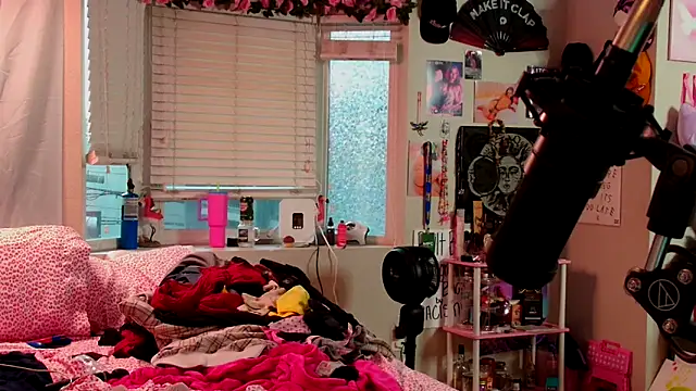 MissRomero online show from 09.23.25