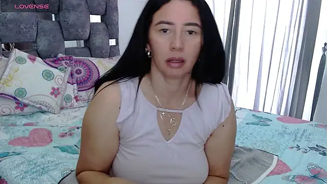 sara hott 1 online show from 10.31.25