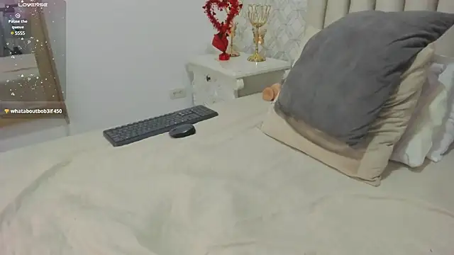 Snapshot of Pia_Johnson_ chatting on 02.15.25 Pia Johnson online show from 02.15.25