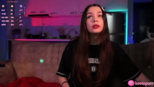 Snapshot of How2Meow chatting on 11.15.25 How2Meow online show from 11.15.25