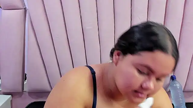 Snapshot of ValenTitis chatting on 01.16.25 ValenTitis online show from 01.16.25