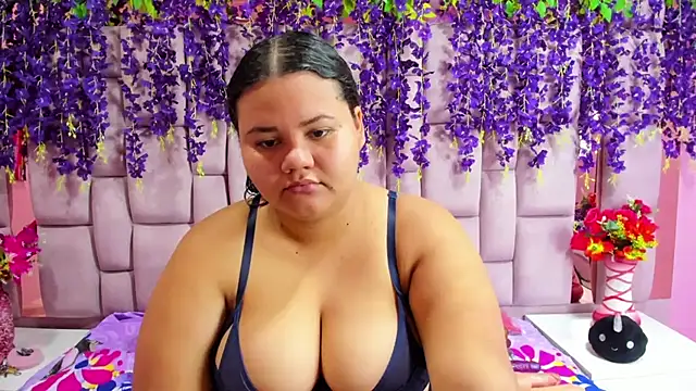 Snapshot of ValenTitis chatting on 02.05.25 ValenTitis online show from 02.05.25