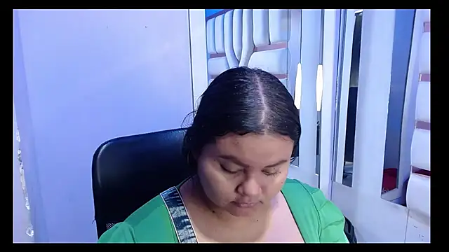 Snapshot of ValenTitis chatting on 11.08.25 ValenTitis online show from 11.08.25