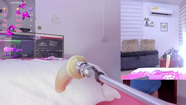 Snapshot of Soraya_Davis chatting on 09.28.25 Soraya Davis online show from 09.28.25