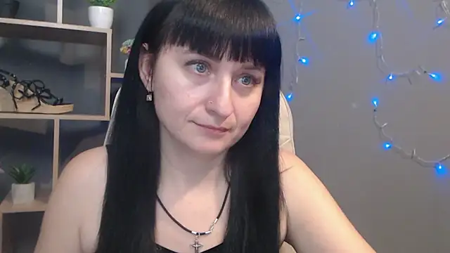 NinaFlawlees online show from 11.25.25