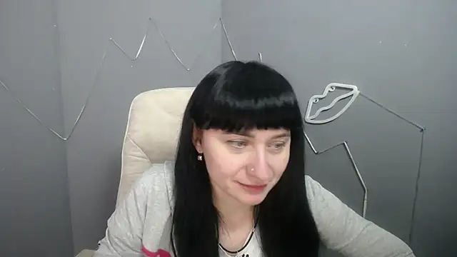 NinaFlawlees online show from 04.10.26