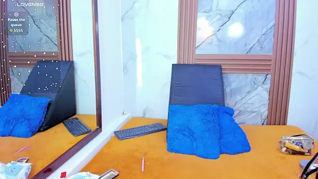 HannyMansonh online show from 12.14.25