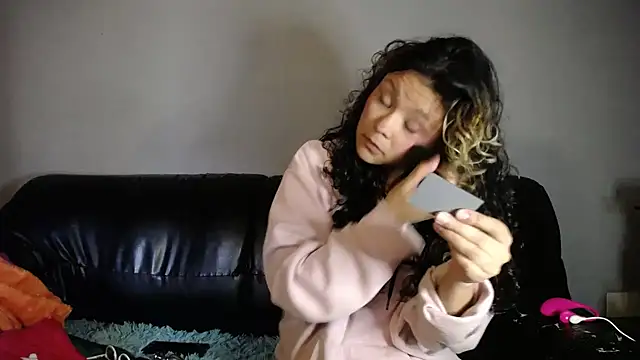 Snapshot of Hathorlove chatting on 11.08.25 Hathorlove online show from 11.08.25