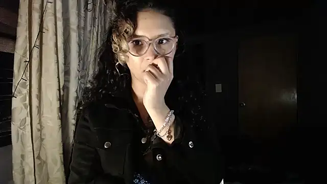 Snapshot of Hathorlove chatting on 11.13.25 Hathorlove online show from 11.13.25