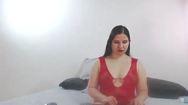 Snapshot of zohe_ chatting on 10.16.25 zohe online show from 10.16.25