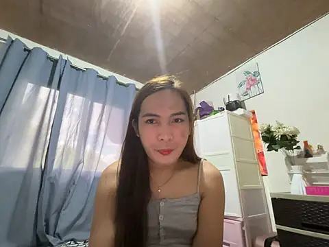 Snapshot of Msyensmith chatting on 05.17.26 Msyensmith online show from 05.17.26