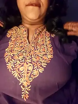 Snapshot of sassy_horny chatting on 12.29.24 sassy horny online show from 12.29.24