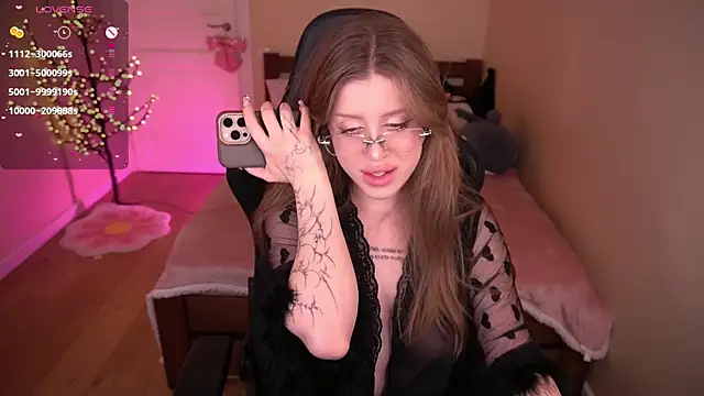 PenellopaRaw online show from 03.02.26