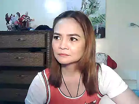 Snapshot of Kisses-13 chatting on 10.21.25 Kisses-13 online show from 10.21.25