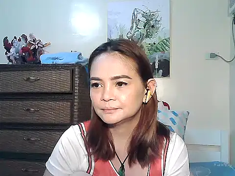 Snapshot of Kisses-13 chatting on 10.28.25 Kisses-13 online show from 10.28.25