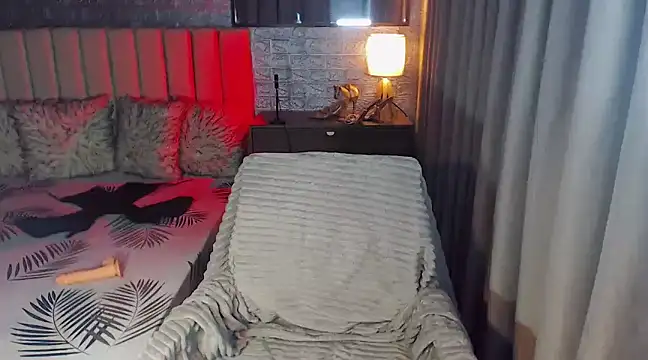 Snapshot of Miss_Amandaversace chatting on 12.19.24 Miss Amandaversace online show from 12.19.24